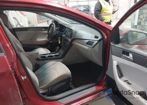 2016 Hyundai Sonata z USA, uszkodzony, nr VIN 5NPE24AF4GH400103